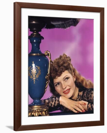 COVER GIRL, 1944 directed by CHARLES VIDOR Rita Hayworth (photo)-null-Framed Photo