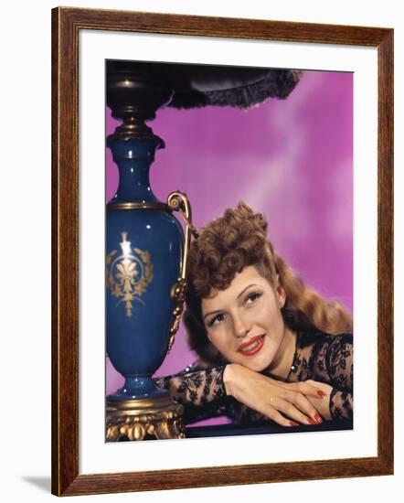 COVER GIRL, 1944 directed by CHARLES VIDOR Rita Hayworth (photo)-null-Framed Photo