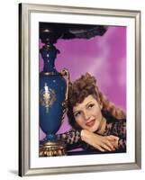 COVER GIRL, 1944 directed by CHARLES VIDOR Rita Hayworth (photo)-null-Framed Photo