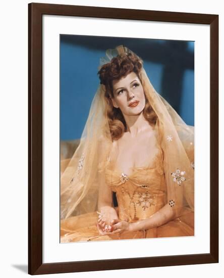 COVER GIRL, 1944 directed by CHARLES VIDOR Rita Hayworth (photo)-null-Framed Photo