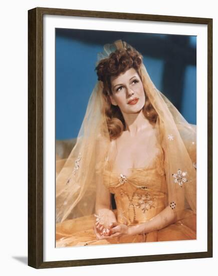 COVER GIRL, 1944 directed by CHARLES VIDOR Rita Hayworth (photo)-null-Framed Photo