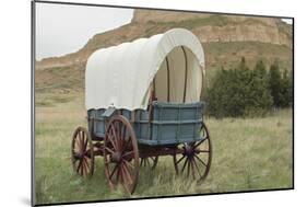 Covered Wagon Replica on the Oregon Trail, Scotts Bluff National Monument, Nebraska-null-Mounted Photographic Print