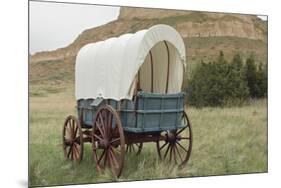 Covered Wagon Replica on the Oregon Trail, Scotts Bluff National Monument, Nebraska-null-Mounted Photographic Print