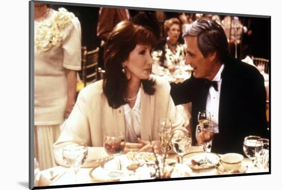 Crimes and delits CRIMES AND MISDEMEANORS, 1989 by WOODY ALLEN with Anjelica Huston and Alan Alda (-null-Mounted Photo