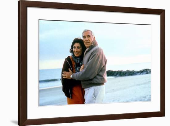 Crimes and delits CRIMES AND MISDEMEANORS, 1989 by WOODY ALLEN with Anjelica Huston and Martin Land-null-Framed Photo