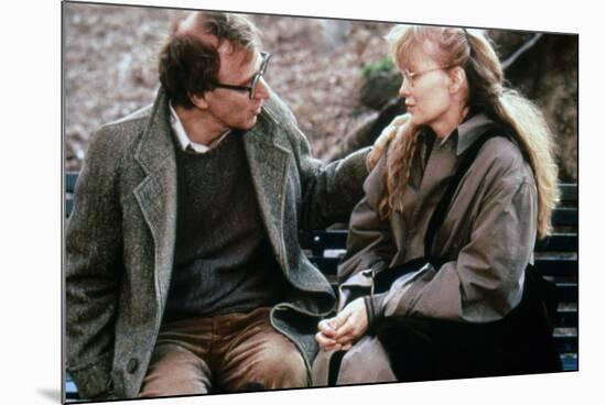 Crimes and delits CRIMES AND MISDEMEANORS, 1989 by WOODY ALLEN with Woody Allen and Mia Farrow (pho-null-Mounted Photo