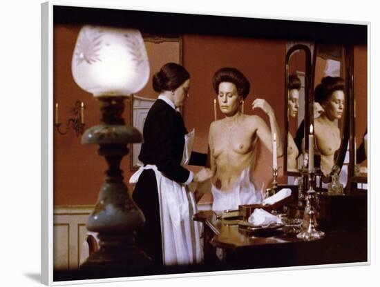 Cris and chuchotements (Viskningar Och Rop) by IngmarBergman with Ingrid Thul 1972 (photo)-null-Framed Photo