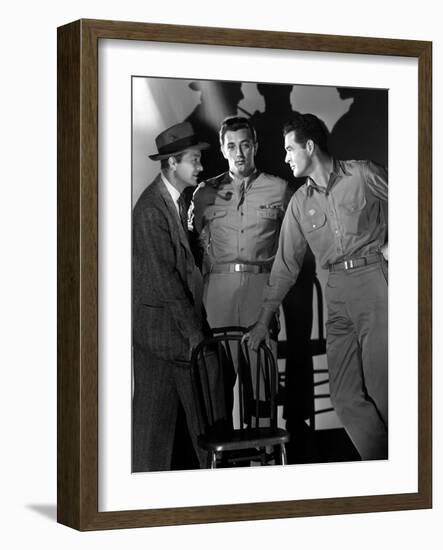 Crossfire, Robert Young, Robert Mitchum, Robert Ryan, 1947-null-Framed Photo