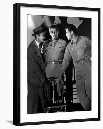 Crossfire, Robert Young, Robert Mitchum, Robert Ryan, 1947-null-Framed Photo