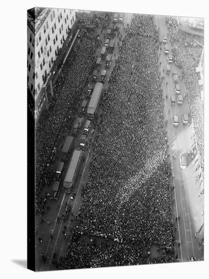 Crowd at Time Square for 1921 World Series-null-Stretched Canvas
