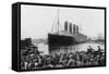 Crowd Watching the Lusitania Photograph - New York, NY-Lantern Press-Framed Stretched Canvas