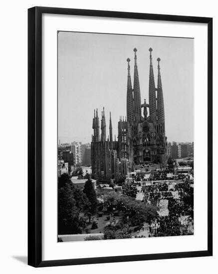 Crowds Gathering Outside the Sagrada Familia Church-Dmitri Kessel-Framed Photographic Print