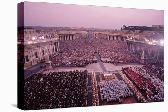 Crowds in Saint Peter's Square-Vittoriano Rastelli-Stretched Canvas