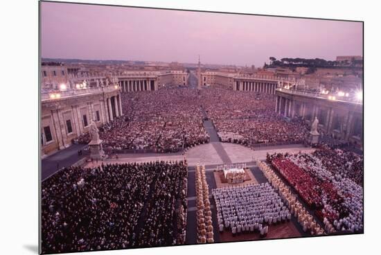 Crowds in Saint Peter's Square-Vittoriano Rastelli-Mounted Photographic Print