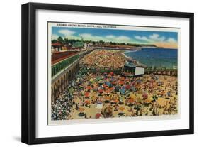 Crowds on the Beach, Santa Cruz - Santa Cruz, CA-Lantern Press-Framed Art Print