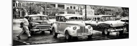 Cuba Fuerte Collection Panoramic BW - Vintage American Car Taxi of Havana-Philippe Hugonnard-Mounted Photographic Print