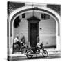 Cuba Fuerte Collection SQ BW - Living in Havana-Philippe Hugonnard-Stretched Canvas