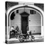 Cuba Fuerte Collection SQ BW - Living in Havana-Philippe Hugonnard-Stretched Canvas