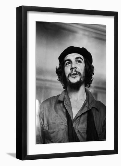 Cuban Rebel Ernesto "Che" Guevara with His Left Arm in a Sling-Joe Scherschel-Framed Photographic Print