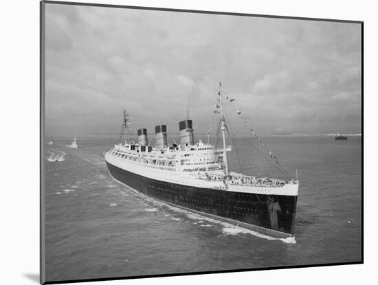 Cunard Liner Queen Mary Leaves Southampton for the Last Time for Her Retirement Berth, October 1967-null-Mounted Premium Photographic Print