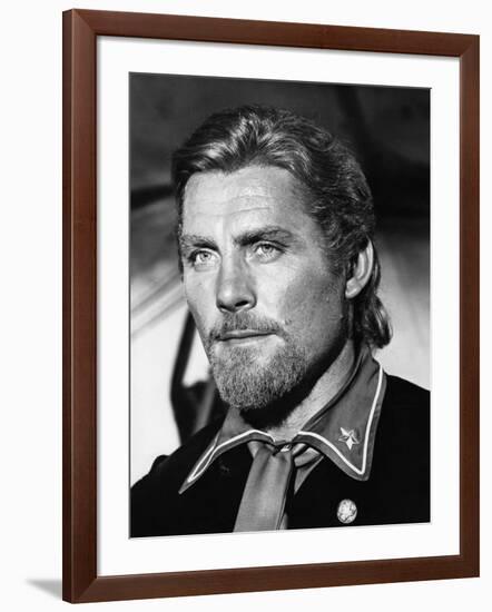 Custer l homme by l ouest by RobertSiodmak with Robert Shaw, 1967 (b/w photo)-null-Framed Photo