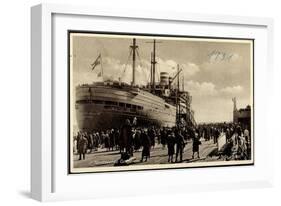 Cuxhaven, Hapag, Dampfer Albert Ballin, Passagiere-null-Framed Giclee Print