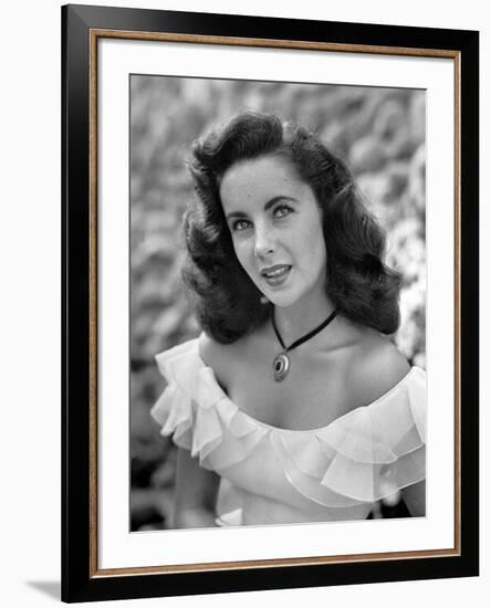 CYNTHIA, 1947 directed by ROBERT Z. LEONARD Elizabeth Taylor (b/w photo)-null-Framed Photo