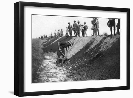 D Company, 1/5 Rwr Work Party, Near Baghdad, 1918-null-Framed Giclee Print