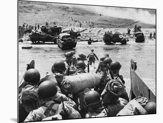 D-Day - Landing in France - Omaha Beach-Robert Hunt-Mounted Photographic Print