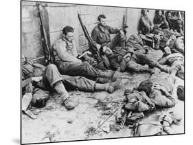 D-Day - US Troops Resting Following Initial Assault-Robert Hunt-Mounted Photographic Print