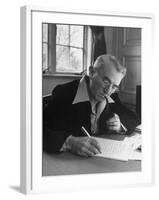 Dale Carnegie-Alfred Eisenstaedt-Framed Photographic Print