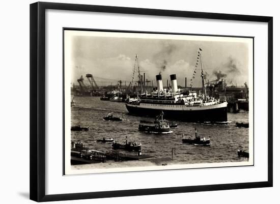 Dampfer Monte Olivia Der Hsdg in Einem Hafen-null-Framed Giclee Print