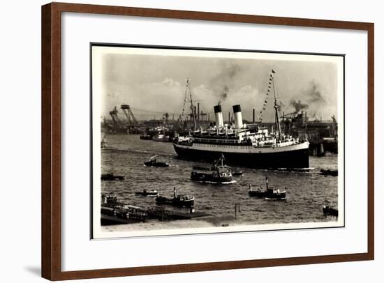 Dampfer Monte Olivia Der Hsdg in Einem Hafen-null-Framed Giclee Print