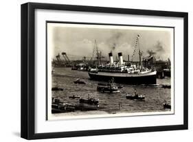 Dampfer Monte Olivia Der Hsdg in Einem Hafen-null-Framed Giclee Print