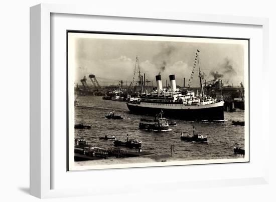 Dampfer Monte Olivia Der Hsdg in Einem Hafen-null-Framed Giclee Print