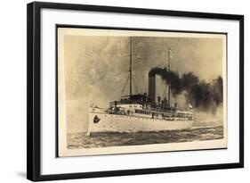 Dampfschiff Kumanovo Auf Hoher See, Rauch-null-Framed Giclee Print