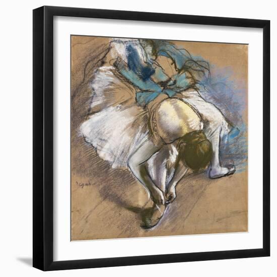 Dancer Putting on Her Shoes; Danseuse Attachant Son Chausson, C.1880-1885-Edgar Degas-Framed Giclee Print