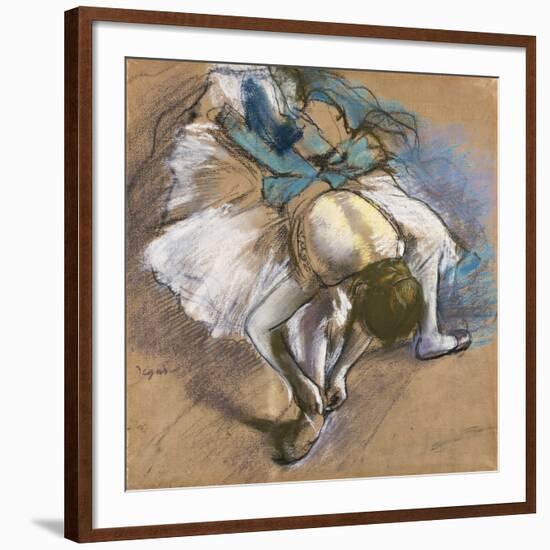 Dancer Putting on Her Shoes; Danseuse Attachant Son Chausson, C.1880-1885-Edgar Degas-Framed Giclee Print