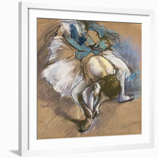 Dancer Putting on Her Shoes; Danseuse Attachant Son Chausson, C.1880-1885-Edgar Degas-Framed Giclee Print