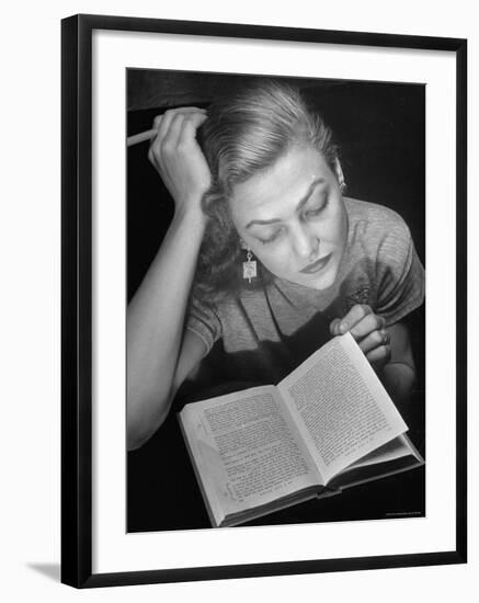 Dancer Valerie Bettis interprets William Faulkner's Novel as I Lay Dying into ballet-Nina Leen-Framed Premium Photographic Print