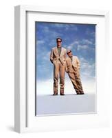 DANNY DEVITO; ARNOLD SCHWARZENEGGER. "TWINS" [1988], directed by IVAN REITMAN.-null-Framed Photographic Print