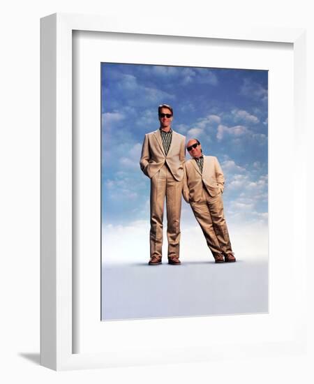 DANNY DEVITO; ARNOLD SCHWARZENEGGER. "TWINS" [1988], directed by IVAN REITMAN.-null-Framed Photographic Print