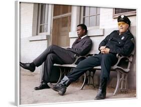 Dans la chaleur by la nuit, IN THE HEAT OF THE NIGHT by Norman Jewison with Sidney Poitier, Rod Ste-null-Framed Photo