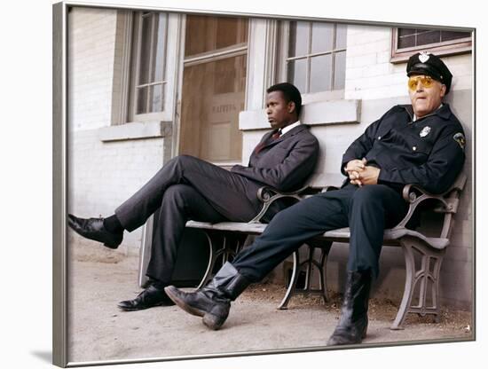 Dans la chaleur by la nuit, IN THE HEAT OF THE NIGHT by Norman Jewison with Sidney Poitier, Rod Ste-null-Framed Photo