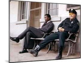 Dans la chaleur by la nuit, IN THE HEAT OF THE NIGHT by Norman Jewison with Sidney Poitier, Rod Ste-null-Mounted Photo