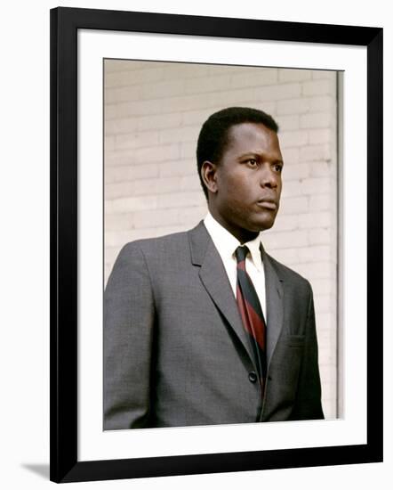 Dans la chaleur by la nuit IN THE HEAT OF THE NIGHT by NormanJewison with Sidney Poitier, 1967 (pho-null-Framed Photo