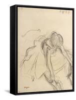 Danseuse assise, essayant ses pointes-Edgar Degas-Framed Stretched Canvas