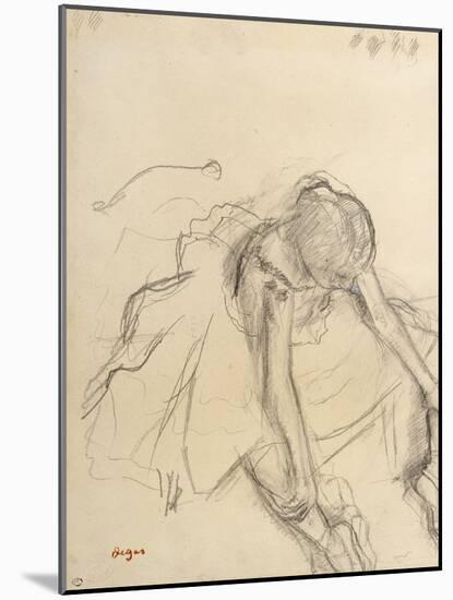 Danseuse assise, essayant ses pointes-Edgar Degas-Mounted Giclee Print