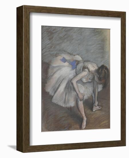 Danseuse assise,penchée en avant,elle se masse le pied gauche.-Edgar Degas-Framed Giclee Print