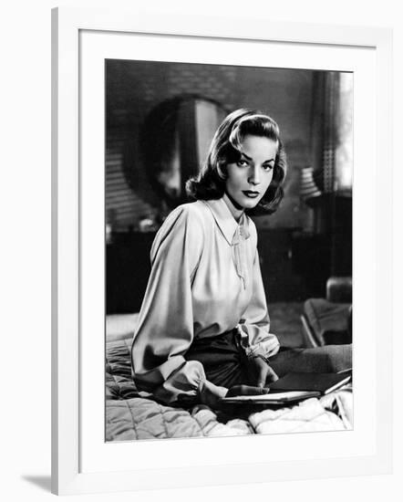 DARK PASSAGE, 1947 directed by DELMER DAVES Lauren Bacall (b/w photo)-null-Framed Photo